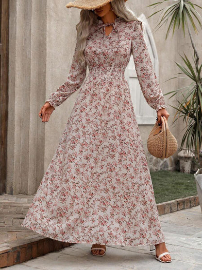✨LUNE Damen Urlaubs-Stil Kleines Blumenmuster Tailliertes Maxi-Kleid