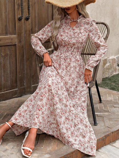 ✨LUNE Damen Urlaubs-Stil Kleines Blumenmuster Tailliertes Maxi-Kleid