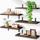 Wandgemonteerde zwevende houten planken met halfronde ijzeren beugels voor de badkamer, kruidenrek in de keuken en plantendisplay in de woonkamer
