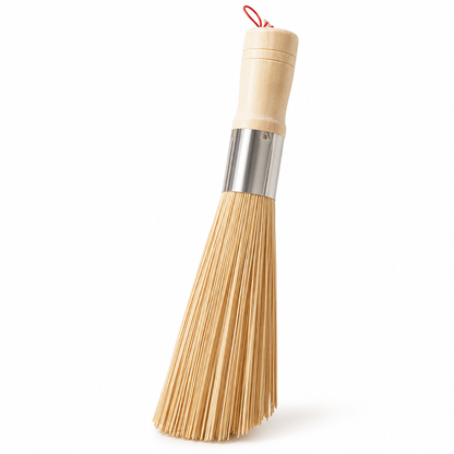 Traditionele, natuurlijke bamboe-pannenborstel met houten handvat voor het schoonmaken van pannen en potten in de keuken